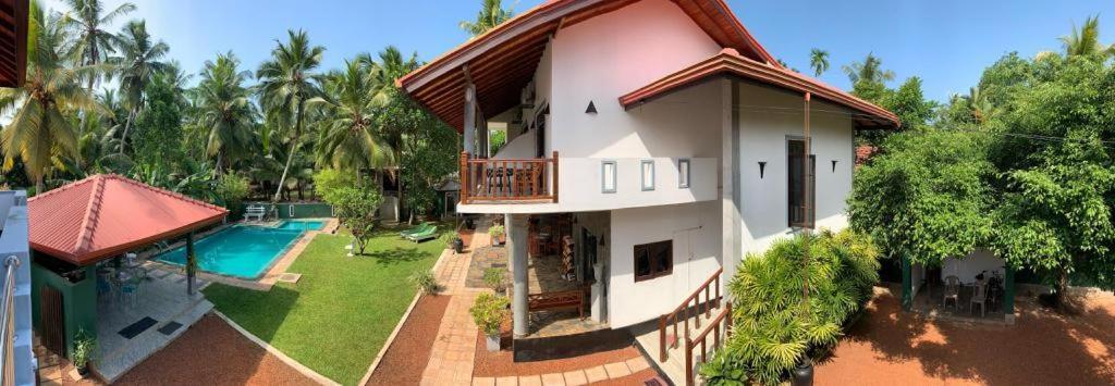 بينتوتا Canal Villa المظهر الخارجي الصورة